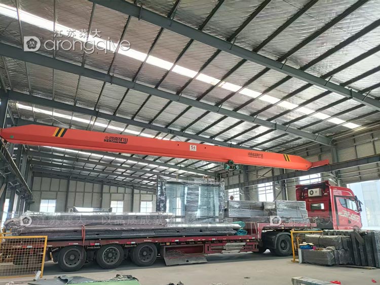 榮大公交候車(chē)亭制作發(fā)貨案例